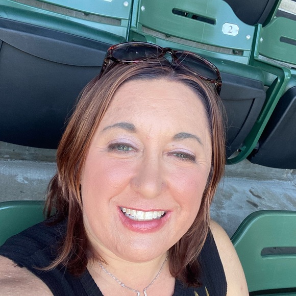 Meet your Posher, Nicole - Picture 1 of 1